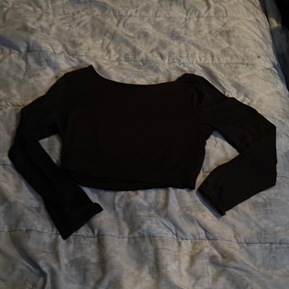 Black Women’s Crop Top Long Sleeve